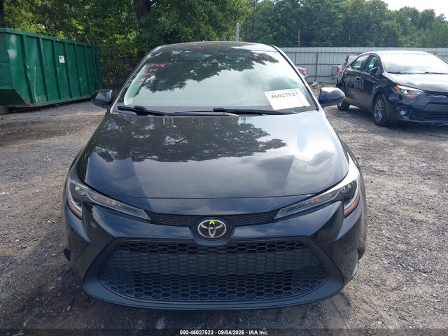 46027523 :رقم المزاد ، 5YFEPMAE4NP373901 vin ، 2022 Toyota Corolla Le مزاد بيع