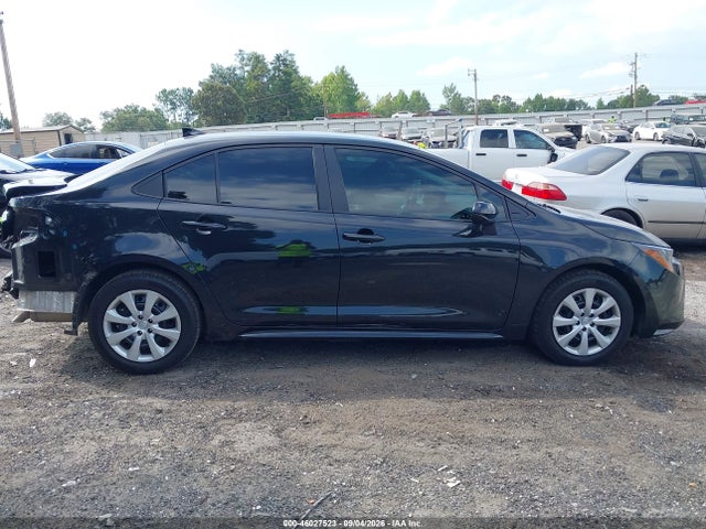 46027523 :رقم المزاد ، 5YFEPMAE4NP373901 vin ، 2022 Toyota Corolla Le مزاد بيع