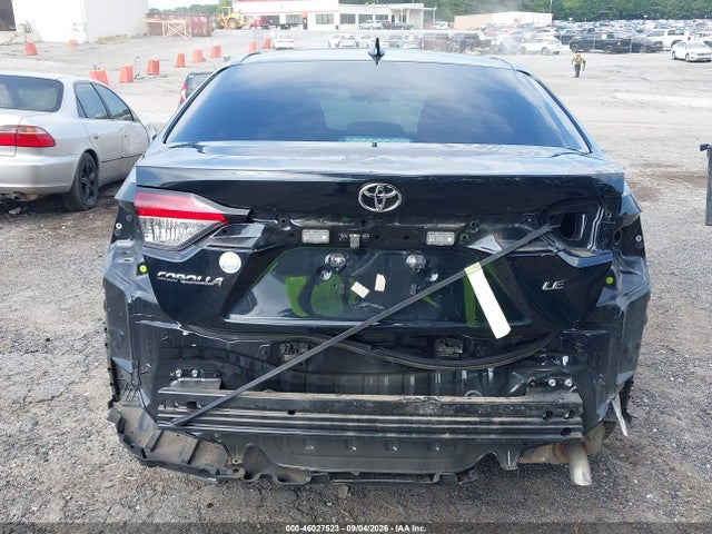 46027523 :رقم المزاد ، 5YFEPMAE4NP373901 vin ، 2022 Toyota Corolla Le مزاد بيع