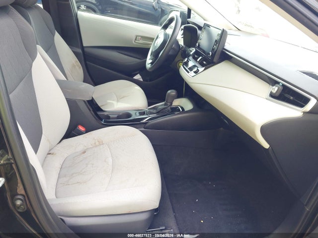 46027523 :رقم المزاد ، 5YFEPMAE4NP373901 vin ، 2022 Toyota Corolla Le مزاد بيع