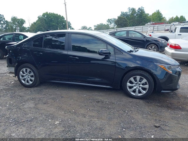 46027523 :رقم المزاد ، 5YFEPMAE4NP373901 vin ، 2022 Toyota Corolla Le مزاد بيع