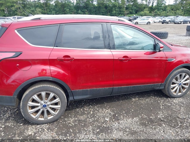 46027673 :رقم المزاد ، 1FMCU9J93JUB58051 vin ، 2018 Ford Escape Titanium مزاد بيع