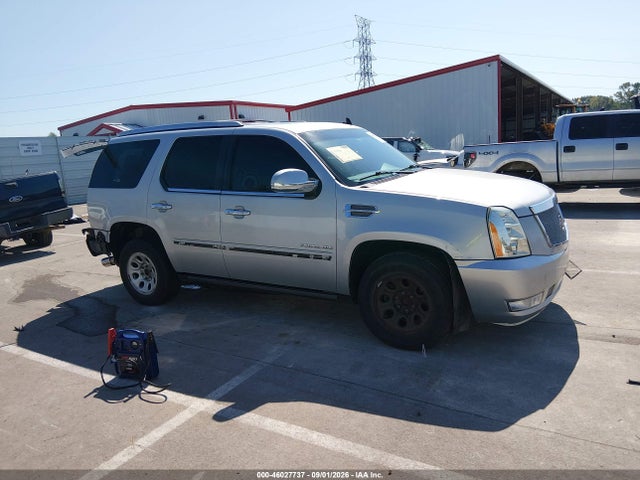 46027737 :رقم المزاد ، 1GYS3CEF1BR117500 vin ، 2011 Cadillac Escalade Premium مزاد بيع