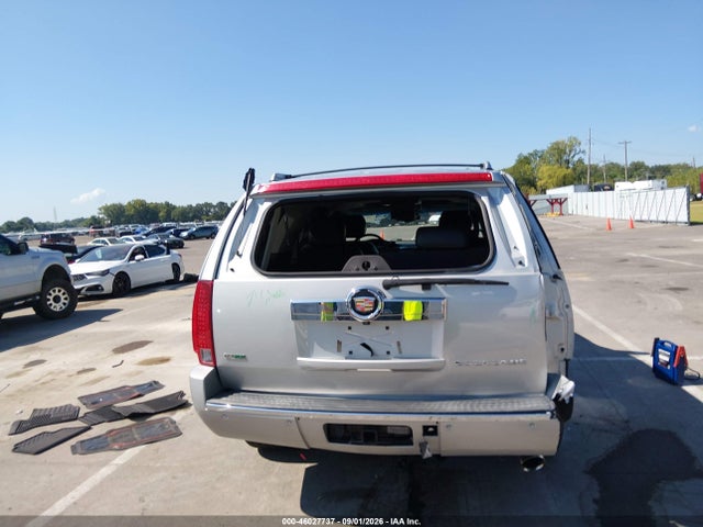 46027737 :رقم المزاد ، 1GYS3CEF1BR117500 vin ، 2011 Cadillac Escalade Premium مزاد بيع