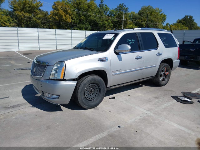 46027737 :رقم المزاد ، 1GYS3CEF1BR117500 vin ، 2011 Cadillac Escalade Premium مزاد بيع