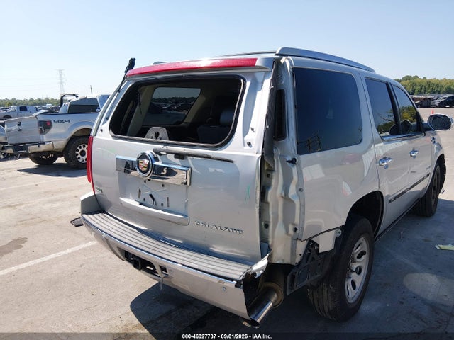 46027737 :رقم المزاد ، 1GYS3CEF1BR117500 vin ، 2011 Cadillac Escalade Premium مزاد بيع