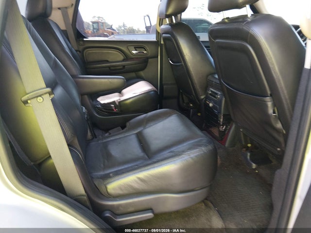 46027737 :رقم المزاد ، 1GYS3CEF1BR117500 vin ، 2011 Cadillac Escalade Premium مزاد بيع