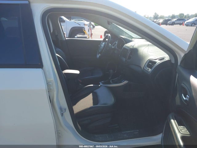 46027867 :رقم المزاد ، 3C4NJDBB1JT331635 vin ، 2018 Jeep Compass Latitude 4x4 مزاد بيع