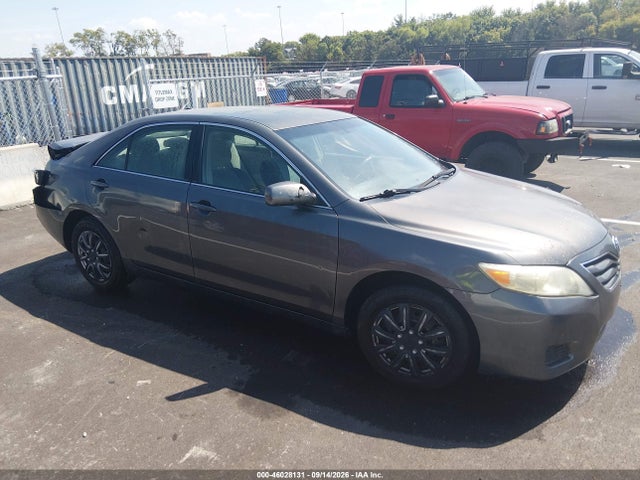46028131 :رقم المزاد ، 4T4BF3EK9BR131010 vin ، 2011 Toyota Camry Le مزاد بيع