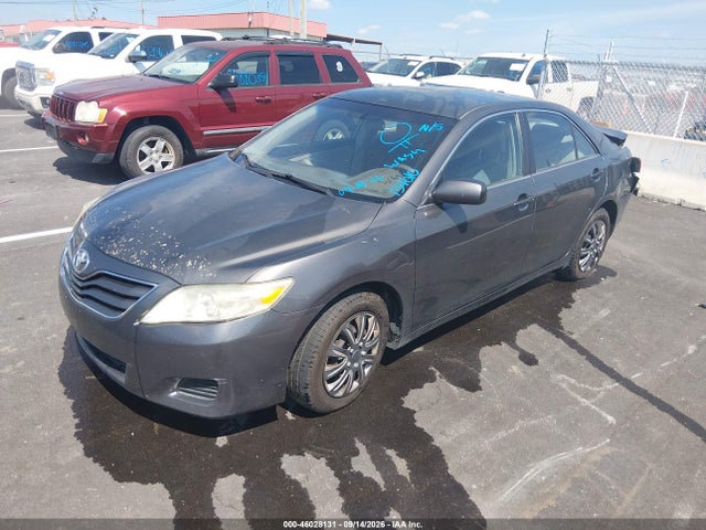 46028131 :رقم المزاد ، 4T4BF3EK9BR131010 vin ، 2011 Toyota Camry Le مزاد بيع