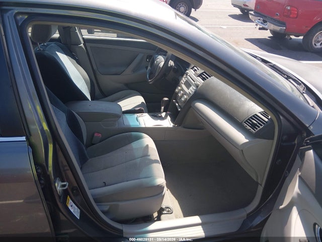 46028131 :رقم المزاد ، 4T4BF3EK9BR131010 vin ، 2011 Toyota Camry Le مزاد بيع