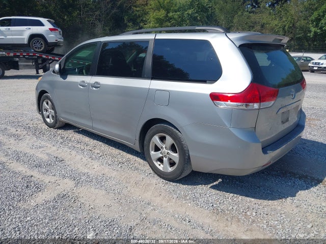 2011 Toyota Sienna Le V6 მანქანა იყიდება აუქციონზე, vin: 5TDKK3DCXBS071764, აუქციონის ნომერი: 46028132