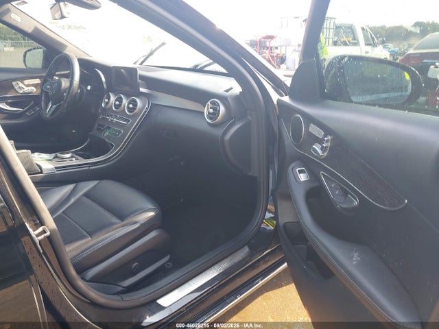 46028215 :رقم المزاد ، 55SWF8EB5KU292958 vin ، 2019 Mercedes-benz C 300 4matic مزاد بيع