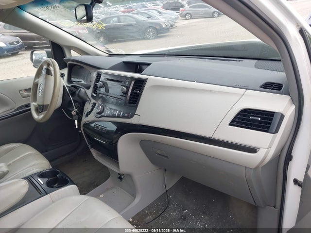 46028222 :رقم المزاد ، 5TDJK3DC7ES082009 vin ، 2014 Toyota Sienna Le 7 Passenger مزاد بيع