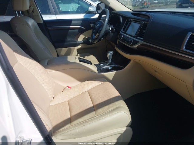 2015 Toyota Highlander Limited Platinum V6 მანქანა იყიდება აუქციონზე, vin: 5TDYKRFH2FS110150, აუქციონის ნომერი: 46028224