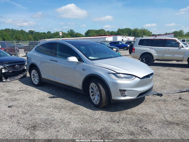 Продаж на аукціоні авто 2018 Tesla Model X 100d/75d/p100d, vin: 5YJXCDE29JF114203, номер лоту: 46028229
