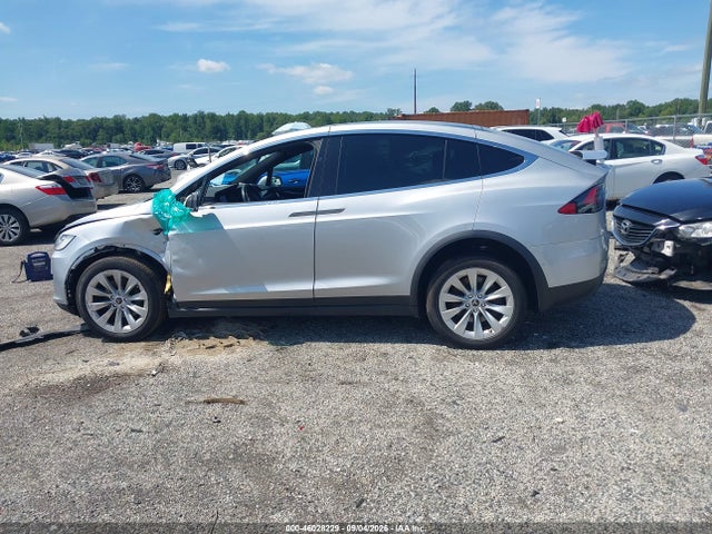 Продаж на аукціоні авто 2018 Tesla Model X 100d/75d/p100d, vin: 5YJXCDE29JF114203, номер лоту: 46028229