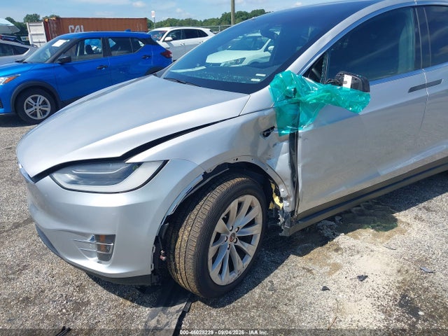 Продаж на аукціоні авто 2018 Tesla Model X 100d/75d/p100d, vin: 5YJXCDE29JF114203, номер лоту: 46028229