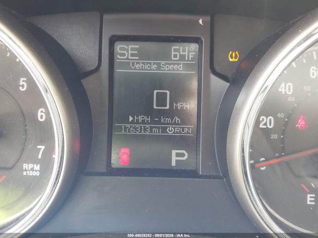46028252 :رقم المزاد ، 1J4RR4GG3BC540512 vin ، 2011 Jeep Grand Cherokee Laredo مزاد بيع