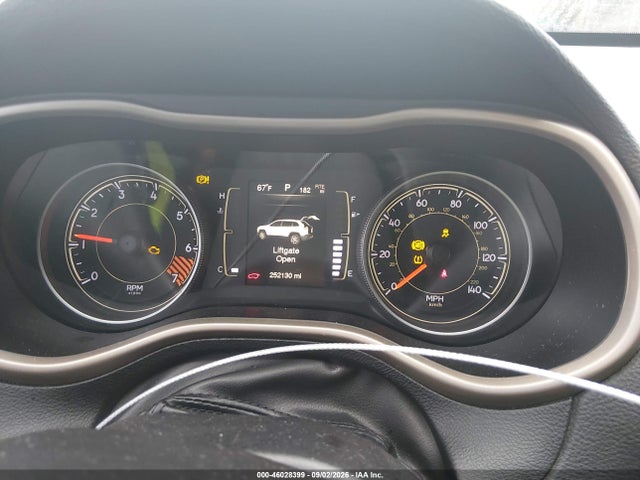 2015 Jeep Cherokee Latitude მანქანა იყიდება აუქციონზე, vin: 1C4PJLCB4FW627736, აუქციონის ნომერი: 46028399