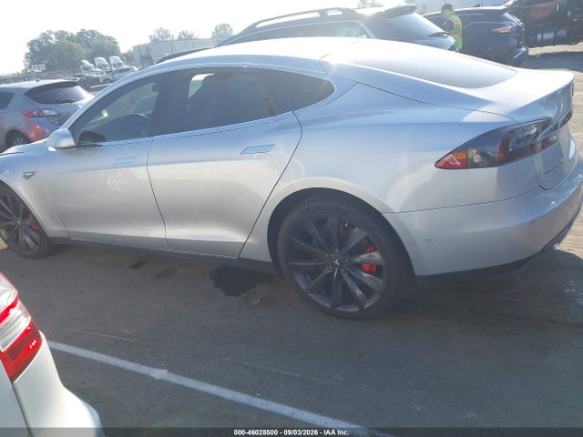 2015 Tesla Model S 70d/85d/p85d მანქანა იყიდება აუქციონზე, vin: 5YJSA1H21FFP73300, აუქციონის ნომერი: 46028500