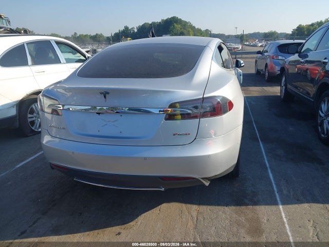 2015 Tesla Model S 70d/85d/p85d მანქანა იყიდება აუქციონზე, vin: 5YJSA1H21FFP73300, აუქციონის ნომერი: 46028500