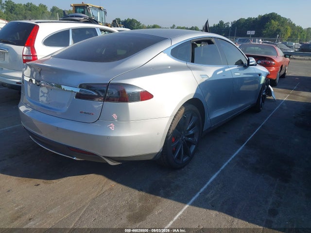 2015 Tesla Model S 70d/85d/p85d მანქანა იყიდება აუქციონზე, vin: 5YJSA1H21FFP73300, აუქციონის ნომერი: 46028500