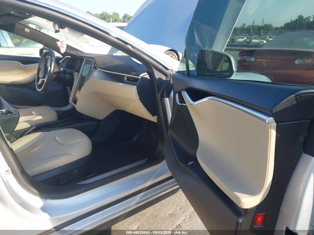 2015 Tesla Model S 70d/85d/p85d მანქანა იყიდება აუქციონზე, vin: 5YJSA1H21FFP73300, აუქციონის ნომერი: 46028500