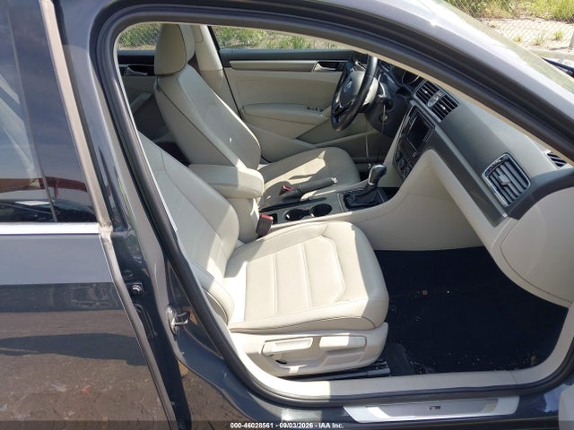 2017 Volkswagen Passat 1.8t R-line მანქანა იყიდება აუქციონზე, vin: 1VWDT7A33HC084400, აუქციონის ნომერი: 46028561