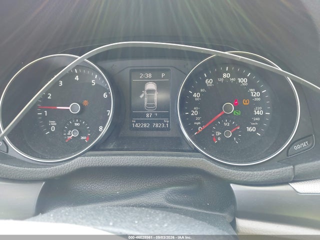 2017 Volkswagen Passat 1.8t R-line მანქანა იყიდება აუქციონზე, vin: 1VWDT7A33HC084400, აუქციონის ნომერი: 46028561