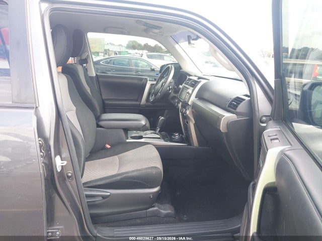 Toyota 4RUNNER SR5 2019 JTEBU5JR9K5732734 Image 5