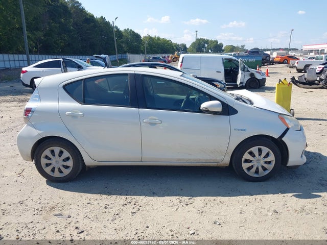46028762 :رقم المزاد ، JTDKDTB35D1557086 vin ، 2013 Toyota Prius C Two مزاد بيع