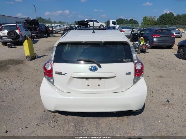 46028762 :رقم المزاد ، JTDKDTB35D1557086 vin ، 2013 Toyota Prius C Two مزاد بيع
