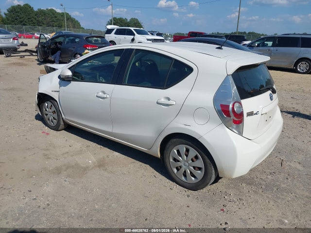 46028762 :رقم المزاد ، JTDKDTB35D1557086 vin ، 2013 Toyota Prius C Two مزاد بيع