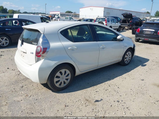 46028762 :رقم المزاد ، JTDKDTB35D1557086 vin ، 2013 Toyota Prius C Two مزاد بيع