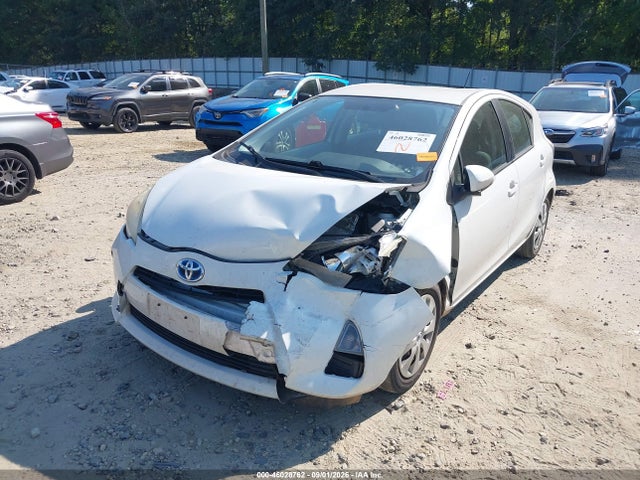 46028762 :رقم المزاد ، JTDKDTB35D1557086 vin ، 2013 Toyota Prius C Two مزاد بيع