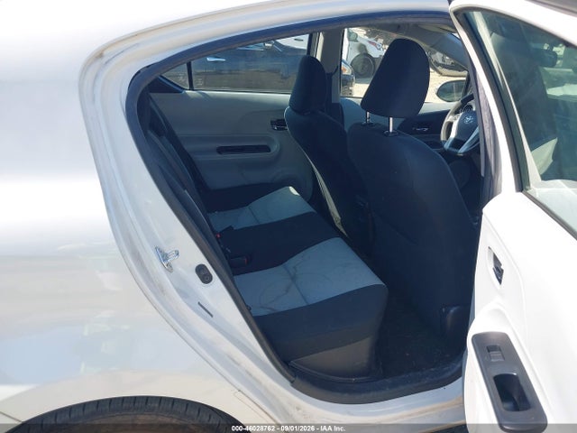 46028762 :رقم المزاد ، JTDKDTB35D1557086 vin ، 2013 Toyota Prius C Two مزاد بيع