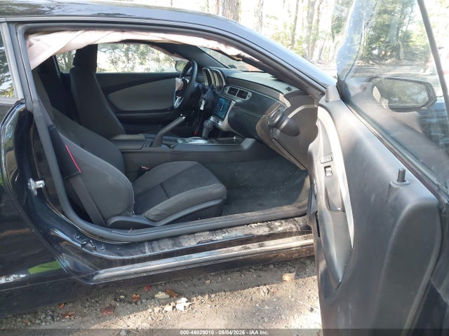 46029010 :رقم المزاد ، 2G1FB1E36F9301750 vin ، 2015 Chevrolet Camaro 2ls مزاد بيع