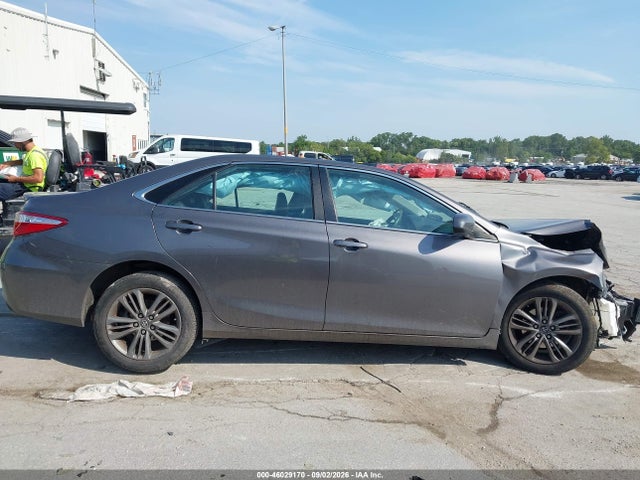 46029170 :رقم المزاد ، 4T1BF1FK5HU321179 vin ، 2017 Toyota Camry Se مزاد بيع