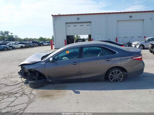 46029170 :رقم المزاد ، 4T1BF1FK5HU321179 vin ، 2017 Toyota Camry Se مزاد بيع