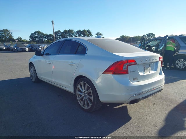 2016 Volvo S60 Inscription T5 Drive-e Platinum მანქანა იყიდება აუქციონზე, vin: LYV402FM5GB103144, აუქციონის ნომერი: 46029199