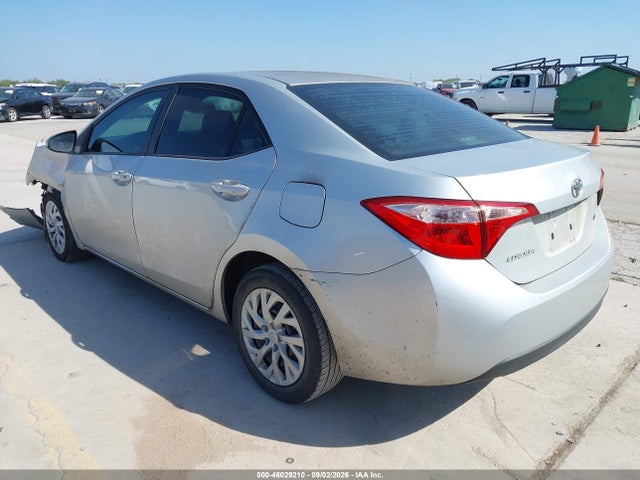 Toyota COROLLA LE 2018 5YFBURHE2JP810951 Image 3