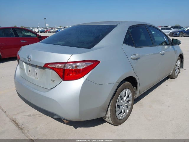 Toyota COROLLA LE 2018 5YFBURHE2JP810951 Image 4