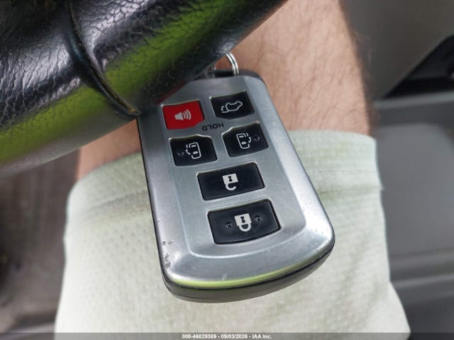 5TDYK3DC3FS683417 Toyota Sienna Xle 8 Passenger