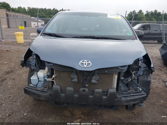 5TDYK3DC3FS683417 Toyota Sienna Xle 8 Passenger