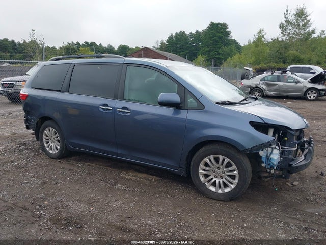 5TDYK3DC3FS683417 Toyota Sienna Xle 8 Passenger