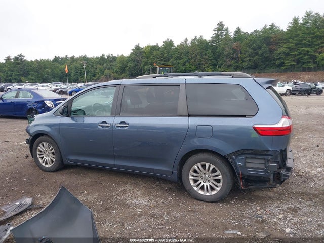 5TDYK3DC3FS683417 Toyota Sienna Xle 8 Passenger