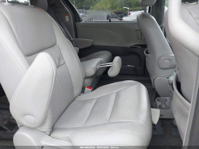 5TDYK3DC3FS683417 Toyota Sienna Xle 8 Passenger