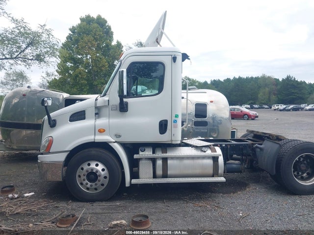 Продажа на аукционе авто 2013 Freightliner Cascadia 113, vin: 1FUBGADV2DLBW3605, номер лота: 46029458