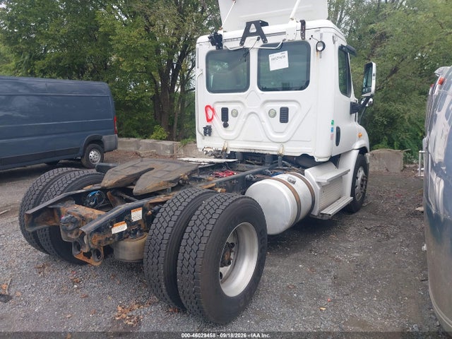 Продажа на аукционе авто 2013 Freightliner Cascadia 113, vin: 1FUBGADV2DLBW3605, номер лота: 46029458